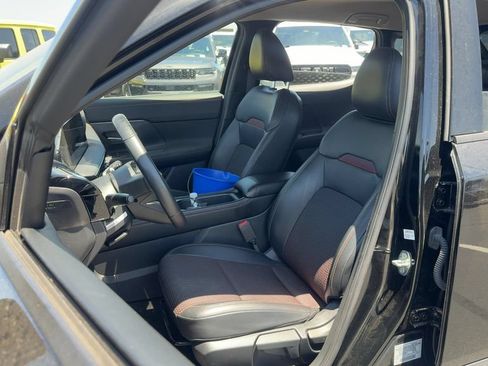 Used 2025 Nissan Kicks SR FWD image 11