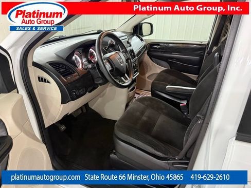 Used 2017 Dodge Grand Caravan SE FWD image 10
