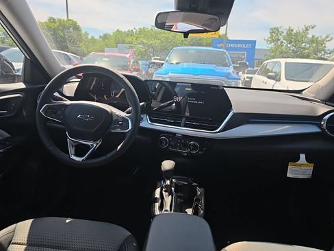 New 2026 Chevrolet Trax LT w/ Driver Confidence Package FWD image 28