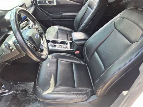Used 2020 Ford Explorer XLT w/ Equipment Group 202A AWD/4WD image 15