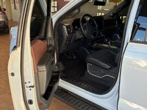 Used 2022 Ford F150 Lariat w/ Equipment Group 502A High image 16