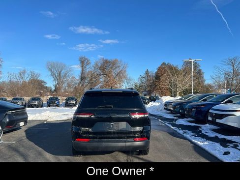 Used 2024 Jeep Grand Cherokee L Limited w/ Black Appearance Package image 8