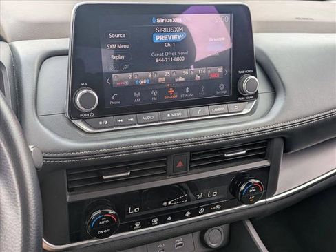 Used 2023 Nissan Rogue SV image 12