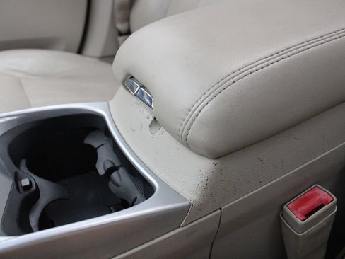 Used 2011 Cadillac SRX Luxury FWD image 19