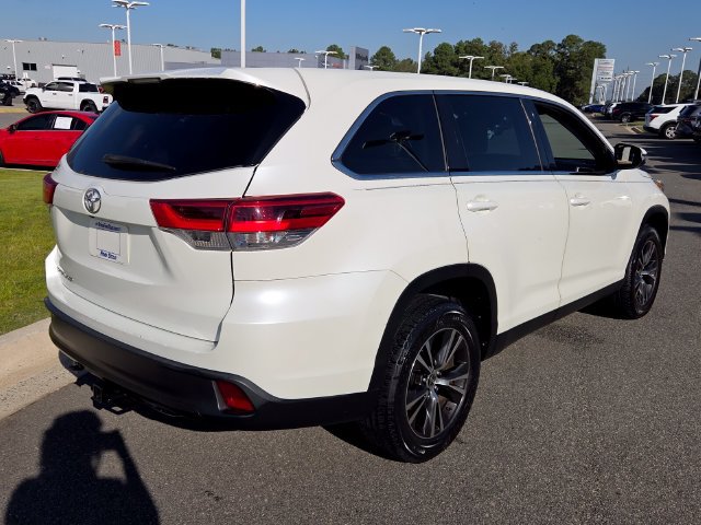 Used 2019 Toyota Highlander LE FWD image 14