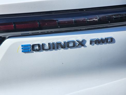 New 2026 Chevrolet Equinox EV LT image 11