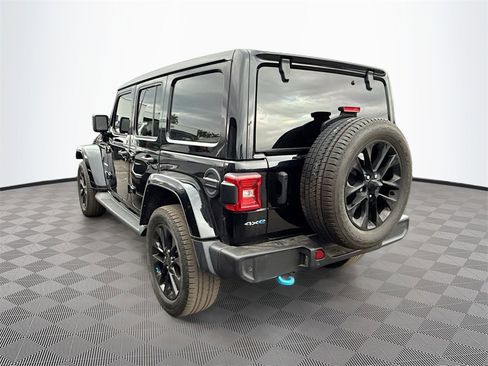 Used 2022 Jeep Wrangler Unlimited Sahara w/ Cold Weather Group image 8