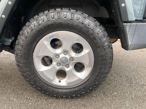 Used 2014 Jeep Wrangler Unlimited Sahara w/ Connectivity Group image 9