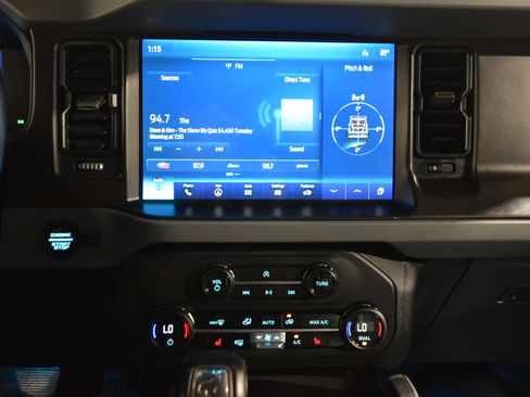 Used 2023 Ford Bronco Everglades image 29