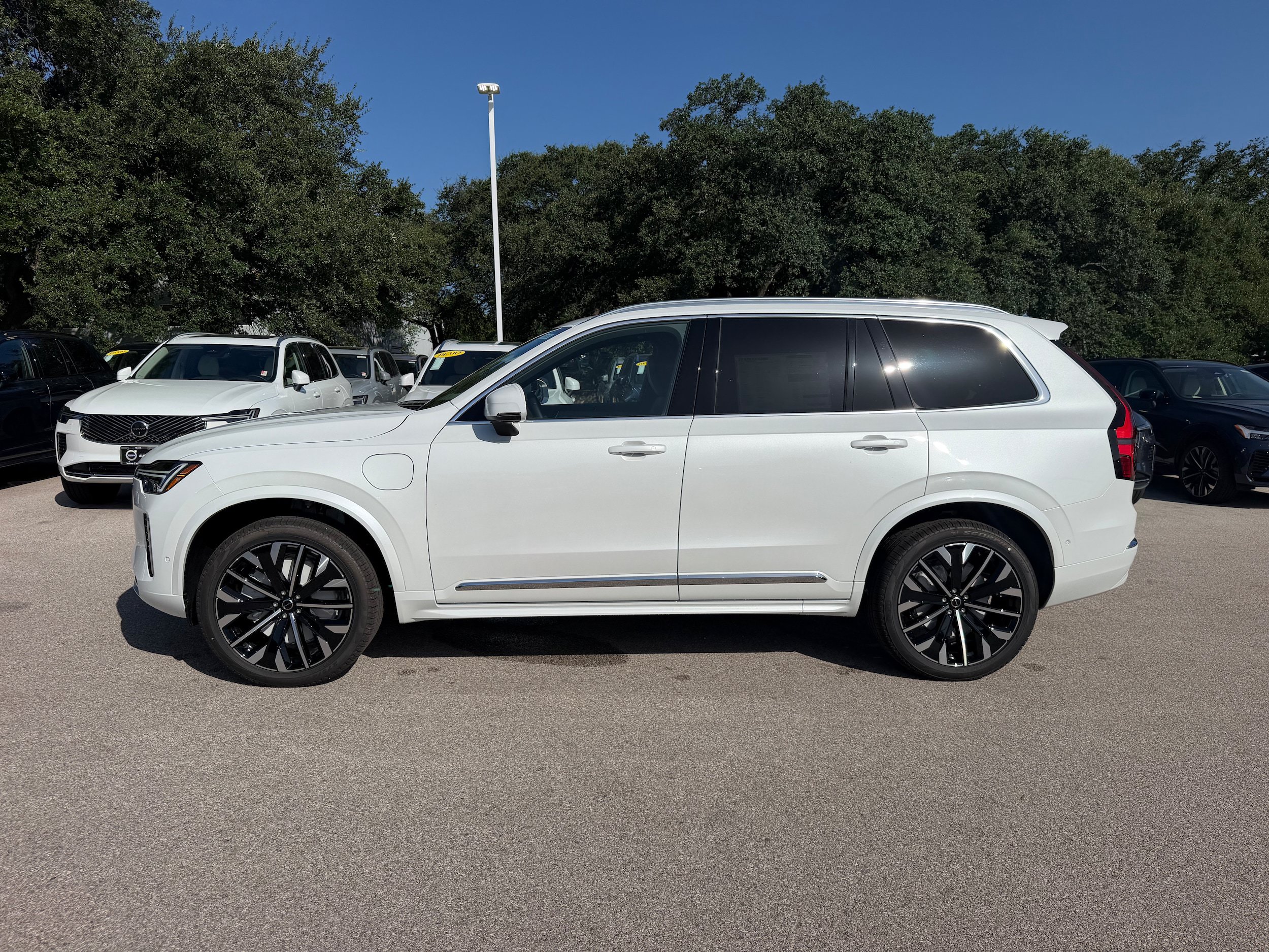 New 2026 Volvo XC90 T8 Plus w/ Protection Package AWD/4WD image 3