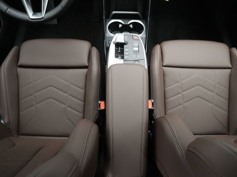 Used 2025 BMW X1 xDrive28i w/ Technology Package image 17