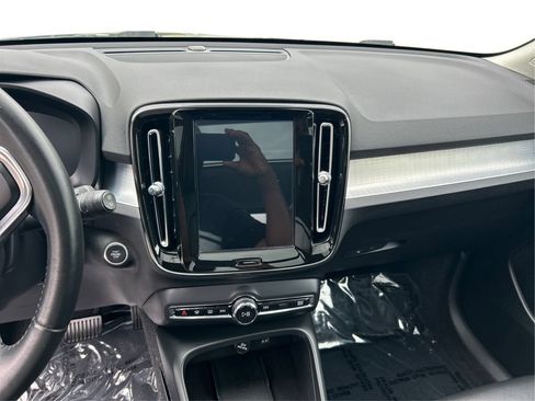 Used 2020 Volvo XC40 T5 Momentum w/ Protection Package Premier AWD/4WD image 16