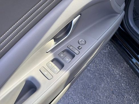 Used 2025 Hyundai Elantra SEL image 12