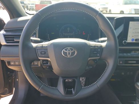 Used 2025 Toyota Camry SE image 19