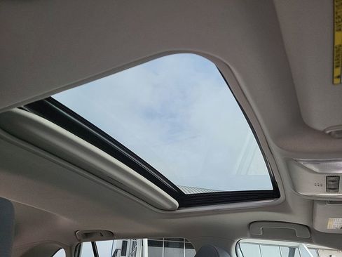 Used 2022 Toyota RAV4 XLE w/ Convenience Package image 18