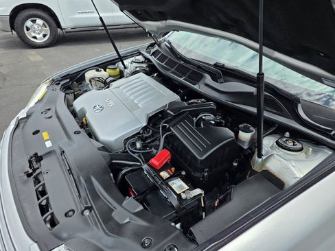 Used 2010 Toyota Avalon Limited FWD image 31