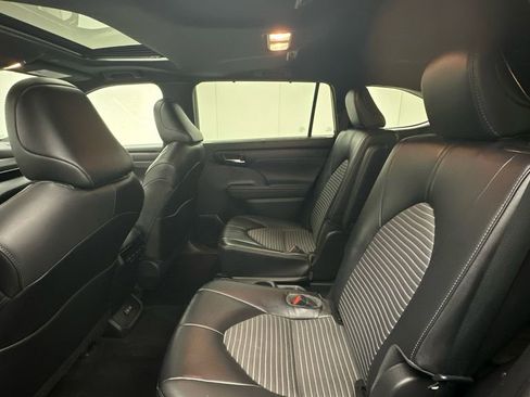 Used 2023 Toyota Highlander XSE image 10