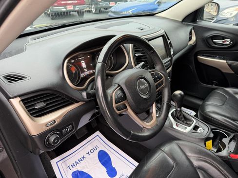 Used 2017 Jeep Cherokee Limited image 10