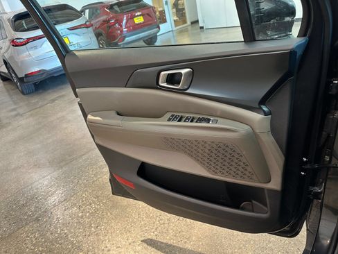 Used 2026 Kia Carnival FWD image 18