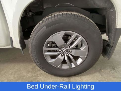 Used 2025 Nissan Frontier SV w/ SV Convenience Package image 9