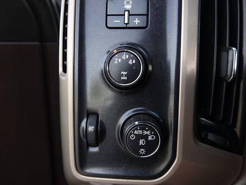Used 2015 GMC Sierra 2500 Denali w/ Duramax Plus Package AWD/4WD image 39