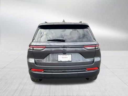 New 2025 Jeep Grand Cherokee Limited image 6