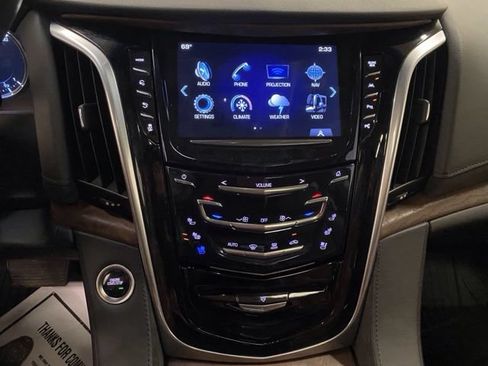 Used 2020 Cadillac Escalade Premium Luxury AWD/4WD image 35