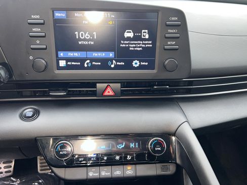 Certified 2025 Hyundai Elantra Sport image 11