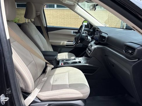 Used 2023 Ford Explorer XLT AWD/4WD image 31