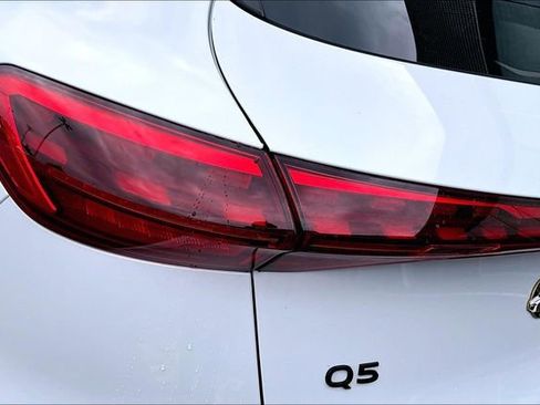 Used 2025 Audi Q5 Premium w/ Convenience Package AWD/4WD image 23