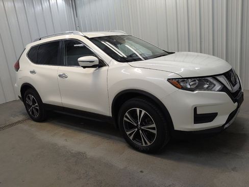 Used 2019 Nissan Rogue SV w/ Premium Package AWD/4WD image 11