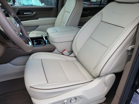 Used 2026 GMC Yukon XL Denali w/ Sun & Power Step Package RWD image 13