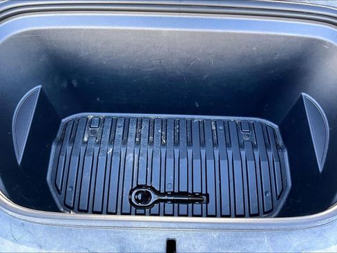 Used 2023 Tesla Model Y Performance image 31