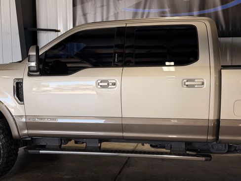 Used 2017 Ford F250 Lariat w/ Lariat Ultimate Package AWD/4WD image 16