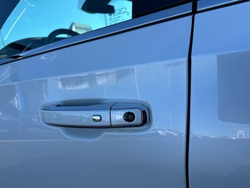 Used 2024 GMC Yukon XL Denali AWD/4WD image 12