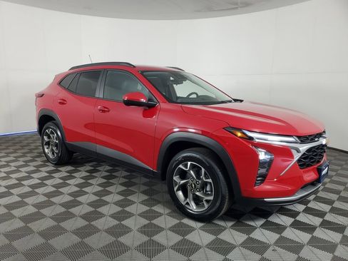 New 2026 Chevrolet Trax LT image 2