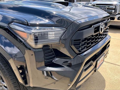Used 2024 Toyota Tacoma TRD Sport w/ TRD Sport Upgrade Package AWD/4WD image 34