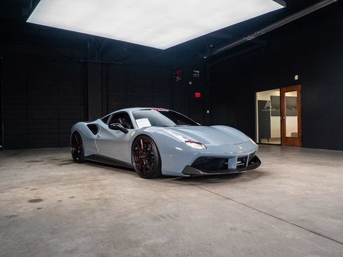 Used 2016 Ferrari 488 GTB RWD image 11