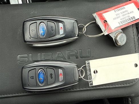 Used 2021 Subaru Ascent Premium w/ Convenience Package image 3