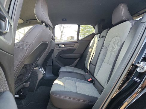 Used 2023 Volvo XC40 B4 Core FWD image 10