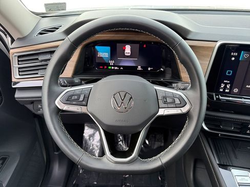 Used 2025 Volkswagen Atlas SE image 12