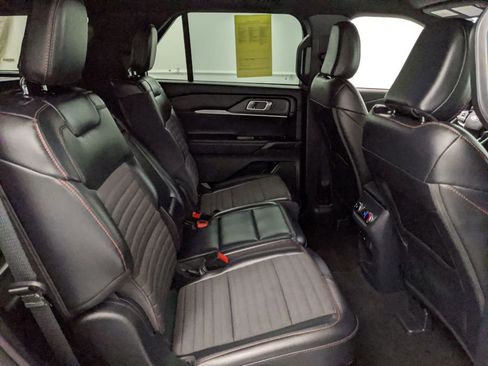 Certified 2025 Ford Explorer ST-Line w/ ST-Line Street Pack image 27