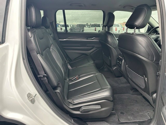 Used 2023 Jeep Grand Cherokee L Limited AWD/4WD image 28