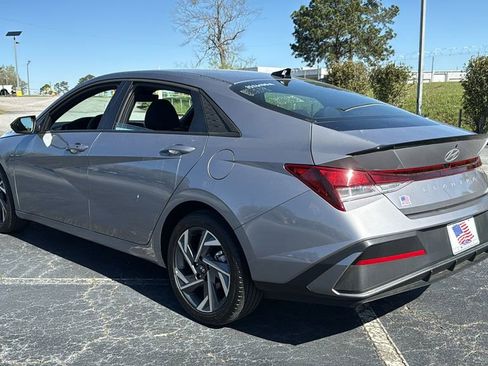 Used 2025 Hyundai Elantra Sport image 5