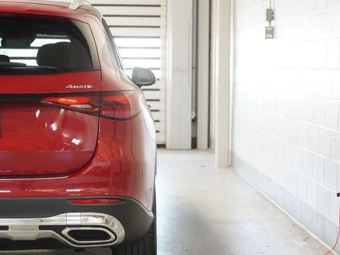 Used 2024 Mercedes-Benz GLC 300 4MATIC image 10