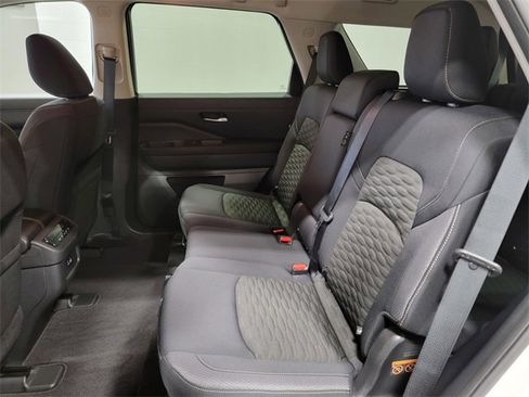 Used 2022 Nissan Pathfinder SV image 15