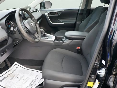 Used 2021 Toyota RAV4 LE image 16
