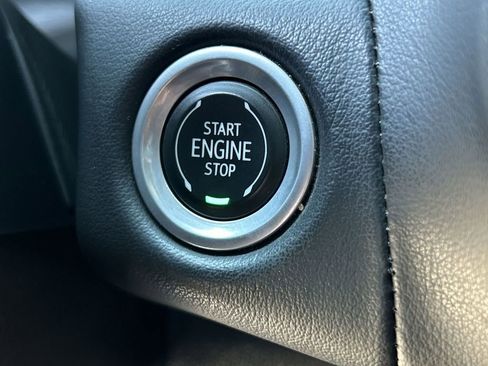 Used 2022 GMC Yukon XL SLT w/ SLT Luxury Package image 17