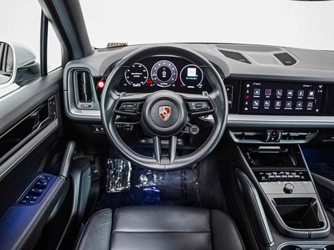 Certified 2024 Porsche Cayenne AWD/4WD image 16