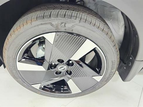 Certified 2025 Nissan Kicks SR image 34